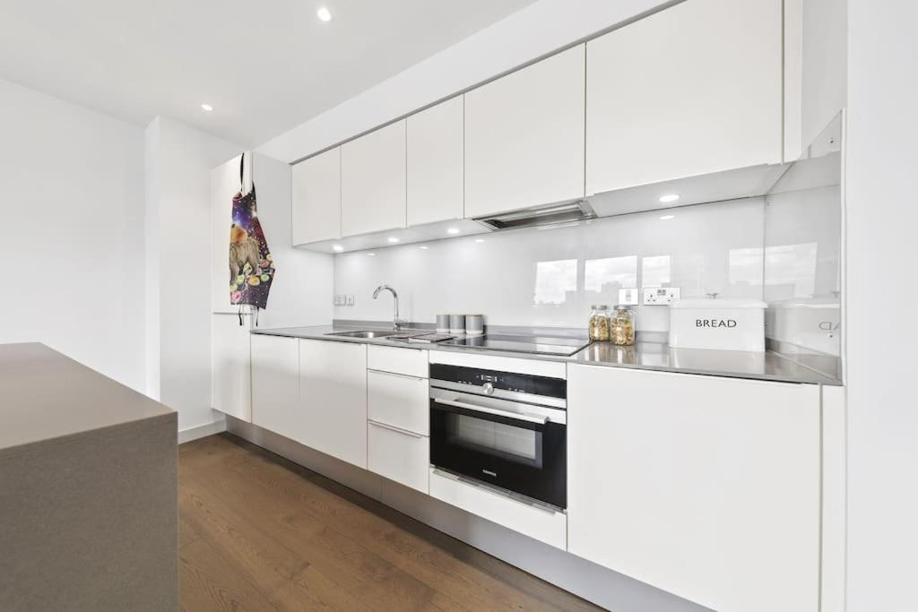 Апартаменты Luxury Flat In Zone 1 Near Tower Bridge *